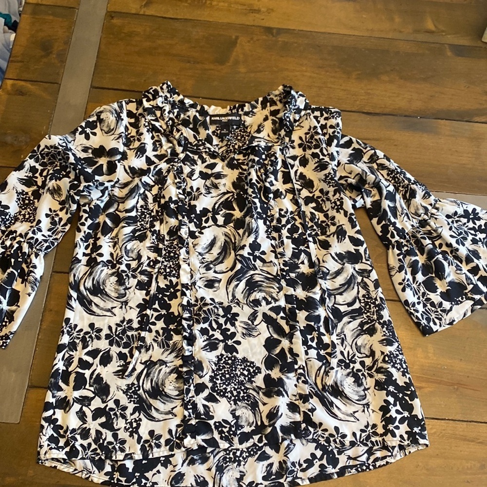 Karl Lagerfeld Paris Floral Blouse Womens Size S Black White Bell Sleeve Chiffon